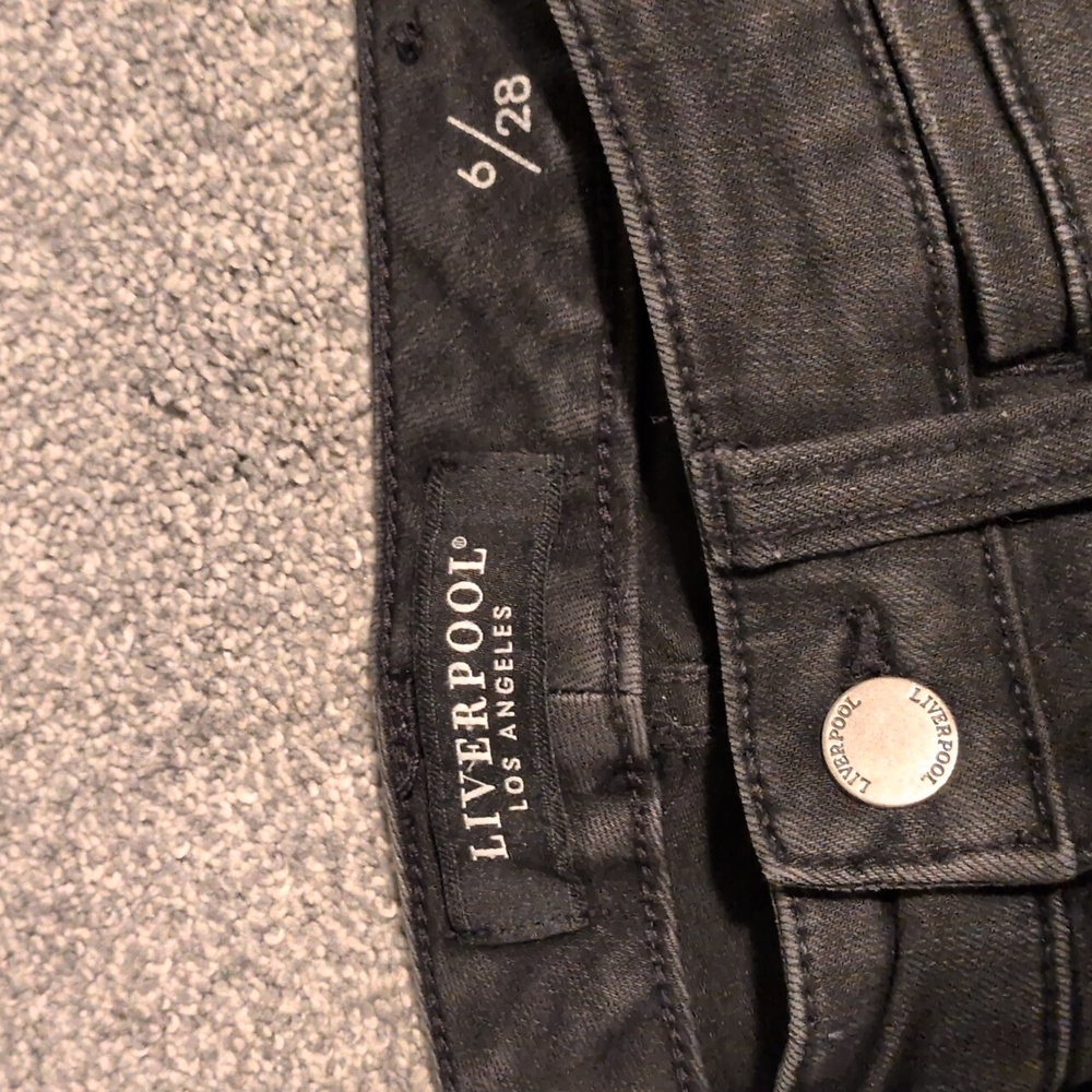 Liverpool The High Rise Straight Raw Hem Black Jeans Size 6/28 - Picture 4 of 9